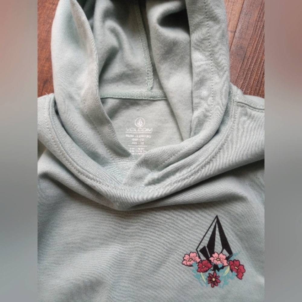 New, Girls Volcom Hoodie. Size L 10/12